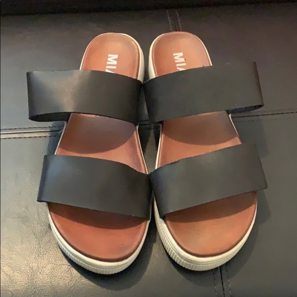 MIA Shoes - 💕Mia platform chunky sandals💕